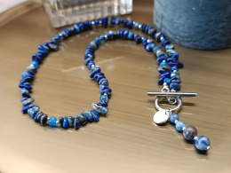 Naszyjnik z kamieni naturalnych — lapis lazuli i sodalit, stal chirurgiczna, rękodzieło