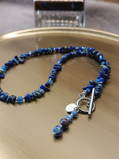 Naszyjnik z kamieni naturalnych — lapis lazuli i sodalit, stal chirurgiczna, rękodzieło Naszyjnik z kamieni naturalnych — lapis lazuli i sodalit, stal chirurgiczna, rękodzieło