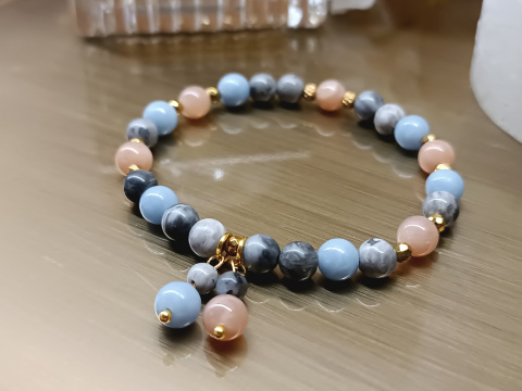 Ręcznie Wykonana Bransoletka z Kamieni Naturalnych – Jaspis, Sunstone, Angelit i Hematyt Ręcznie Wykonana Bransoletka z Kamieni Naturalnych – Jaspis, Sunstone, Angelit i Hematyt