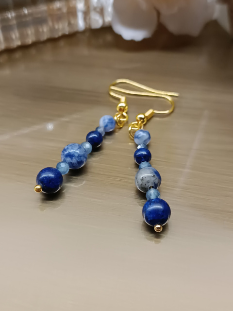 Ręcznie wykonany zestaw biżuterii z kamieni naturalnych – lapis lazuli, fasetowane chalcedony Ręcznie wykonany zestaw biżuterii z kamieni naturalnych – lapis lazuli, fasetowane chalcedony