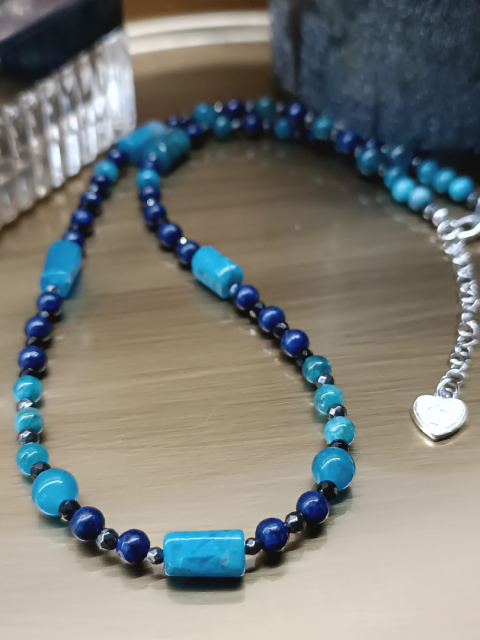 Zestaw biżuterii z kamieni naturalnych – apatyt, lapis lazuli, hematyt, chalcedon Zestaw biżuterii z kamieni naturalnych – apatyt, lapis lazuli, hematyt, chalcedon